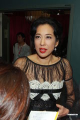 组图：历任港姐聚首 朱玲玲赞张名雅皮肤好