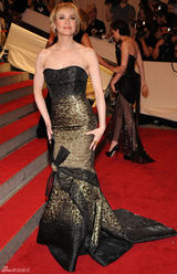 高清组图：纽约大都会庆典 芮妮-齐薇格秀华美礼服