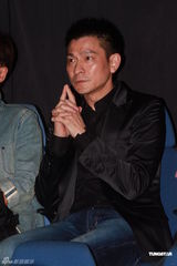 组图：曹格个唱力证与侧田兄弟情 刘德华低调助阵