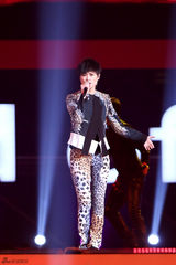 组图：李宇春豹纹装献唱鸟巢 劲歌热舞引爆全场
