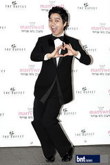 组图：韩国笑星赵志勋大婚 HAHA献歌众星祝贺