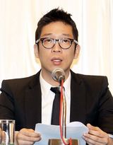 组图：韩国歌手MC梦首尔开记者会解释逃役事件