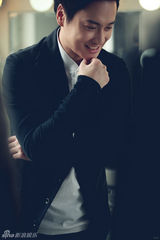 组图：郭晓然最新写真诠释成熟男人魅力