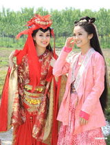 组图：Twins再度合体 美艳女妖造型曝光