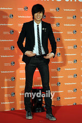 组图：李秉宪等出席汽车发布会 帅男靓女众星闪烁