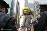 组图：熊猫阿宝史莱克等领衔纽约感恩节大游行