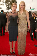 组图：第55届格莱美红毯女星礼服秀竞艳