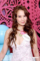 幻灯图：陈见飞真空上阵 竞艳众模特大秀八字乳