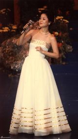 组图：邓丽君气质写真 娇俏少女蜕变巨星