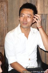 组图：汪小菲火速澄清未欠薪 上衣绷开闹笑话