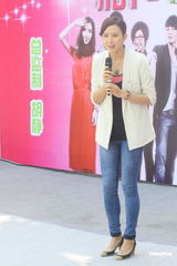 组图：胡静婚后变身总监制 推销《新拼住时代》