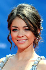 高清图：艾美奖红毯 萨拉-海蓝德深V礼服晒酥胸