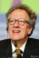 组图：《最佳出价》发布 西尔维娅获杰弗里献吻