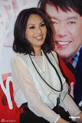 组图：杨千嬅特别客串舞台剧 精彩表现赢观众掌声