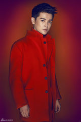 组图：孙坚红火开年写真 优质型男气宇不凡