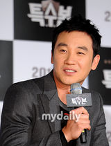 组图：严泰雄朱元新片《特别搜查总部》记者会