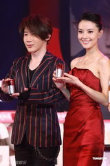 组图：高圆圆携手刘谦变魔术 新片直面“人肉搜索”