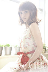 组图：姚笛朦胧系杂志写真 梦幻恬静