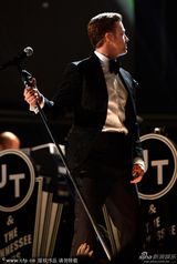 组图：艾丽西亚凯斯与魔力红乐队深情对唱