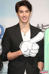 组图：锦荣避谈和蔡依林结婚话题 称等37岁再说