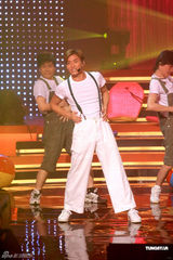 幻灯图：任贤齐录制《荃加福禄寿》 王祖蓝扮女生