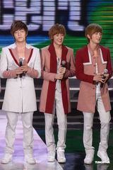 组图：韩国团体大出动 SJ-M唐禹哲high翻台北