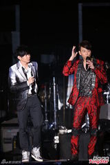 组图：陶喆与辣妹热舞互摸 谢霆锋帅气现身飙歌