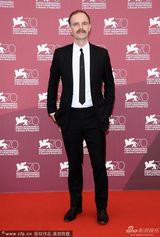 组图：《美狄亚》发布会 凯特琳娜秀性感乳沟