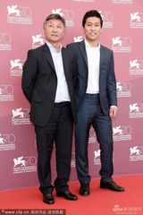 组图：《小兄弟》发布 导演制片人等主创亮相