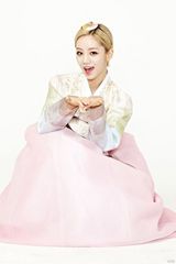 高清组图：GirlsDay穿传统韩服向粉丝拜年