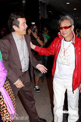 幻灯：香港老牌明星出席派对 赵雅芝夫妇甜蜜亮相