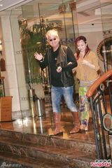 高清图：钟镇涛60大寿派对 群星嬉皮士装到贺