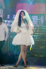 高清图：少女时代倾情开唱 载歌载舞活力四射