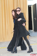 组图：方逸华跪拜邵逸夫 刘德华张学友致祭