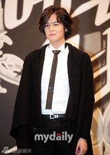 组图：张根硕演《漂亮男人》剪乱发变玉面小生