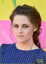 组图:儿童选择奖红毯  暮光女秀美腿钱妞变绅士