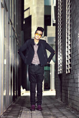 高清图：陈晓东黑超加面酷感写真 演绎超时空侠客