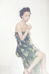 组图：王珞丹淡雅知性登封面 锋芒褪去展现平和成熟