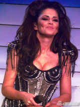 组图：G-Aloud野性开唱 主唱爆乳装露私处纹身