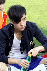 组图：80后明星足球队北大比赛 苏醒王啸坤等助阵