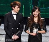 组图：维尼夫妇结婚三周年 情侣照回味甜蜜瞬间