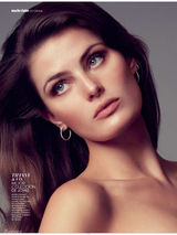 组图：巴西超模芳塔娜全裸登杂志 双手遮私处性感