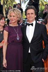 幻灯图：《零点倒计时》首映 梅格-瑞恩优雅熟女风