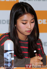 组图：韩国性感实力派女团SISTAR举行粉丝签名会