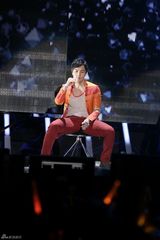 高清组图：韩团神话14周年纪念演唱会盛况空前