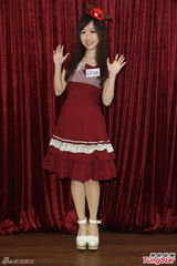 组图：许雅涵领众师妹扮性感 李组长现男人本色