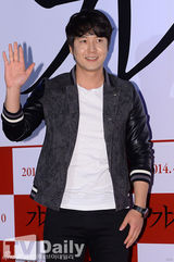 组图：李世英金素恩等众星捧场《刺》试映会