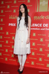 组图：萧敬腾张悬出席公益活动献唱表爱心