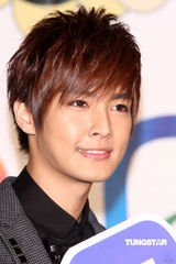 幻灯图集：林宥嘉年底忙不停 联手飞轮海宣告跨年 