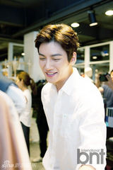 组图：尹施允李玹雨等众韩星为潮牌店站台